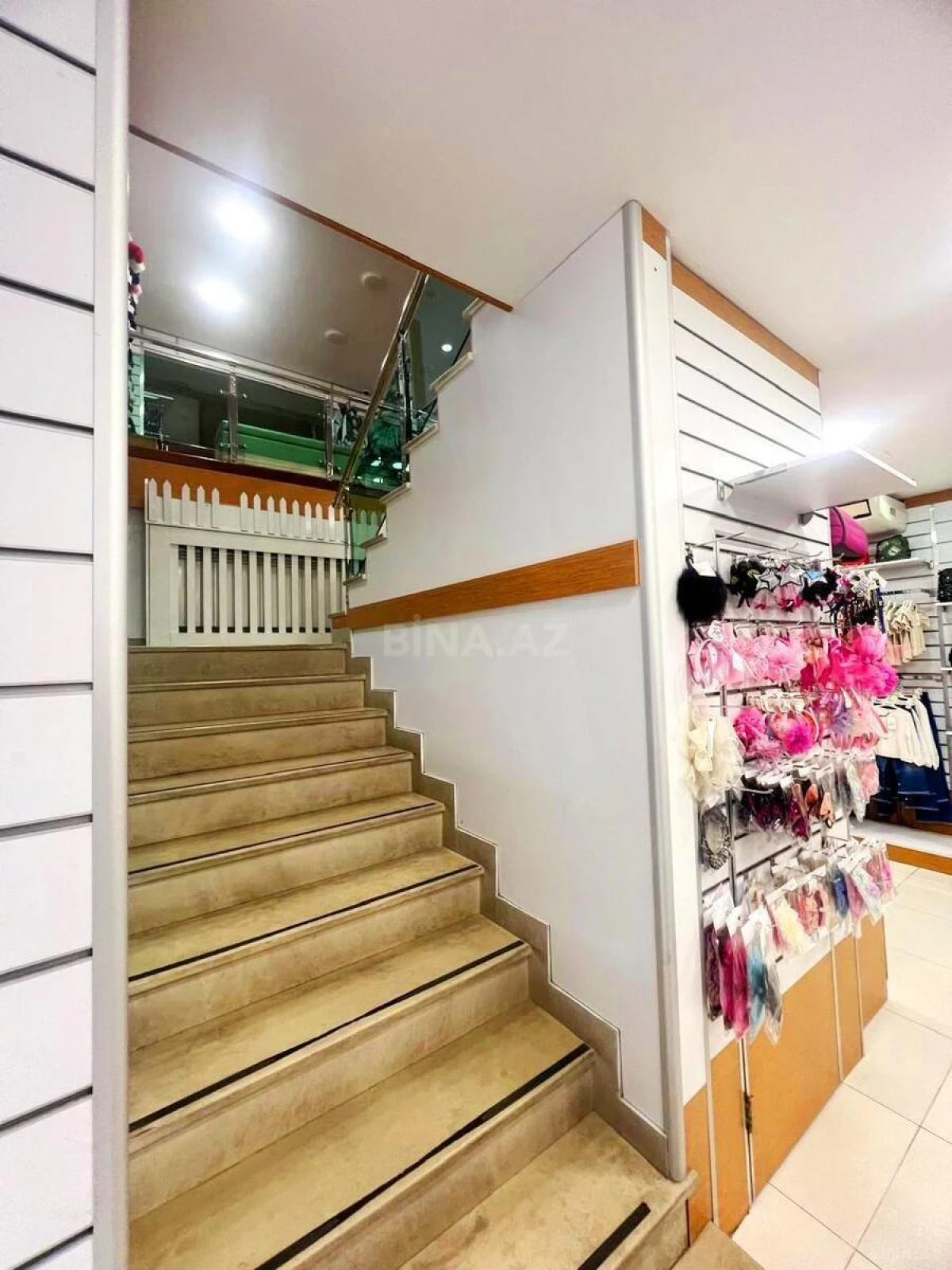 Kirayə verilir obyekt 390 m²