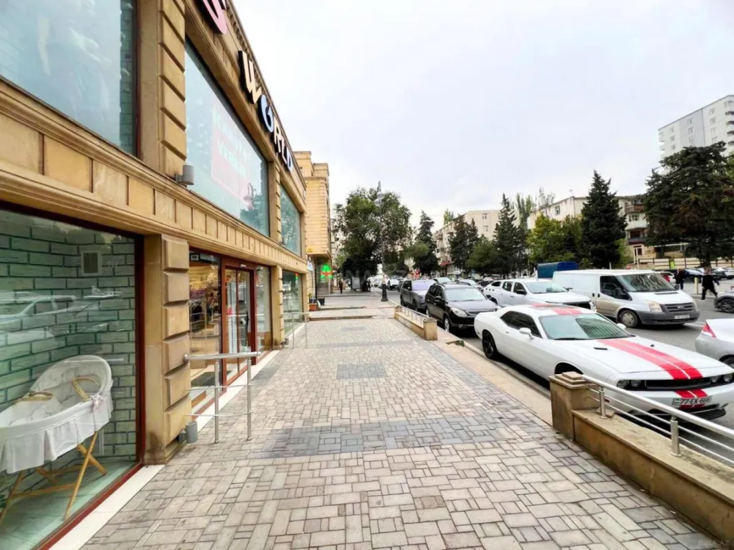 Kirayə verilir obyekt 390 m²