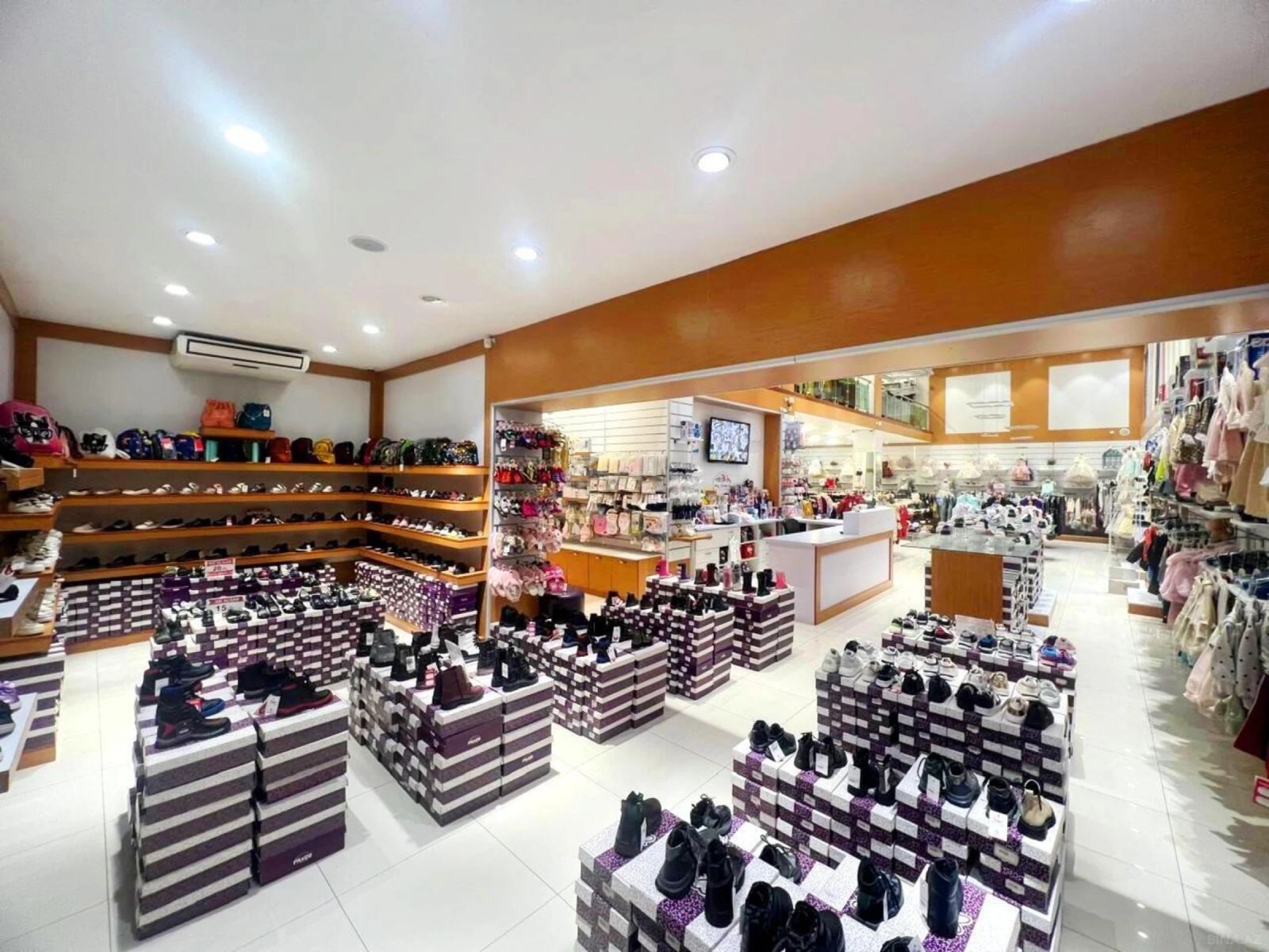 Kirayə verilir obyekt 390 m²