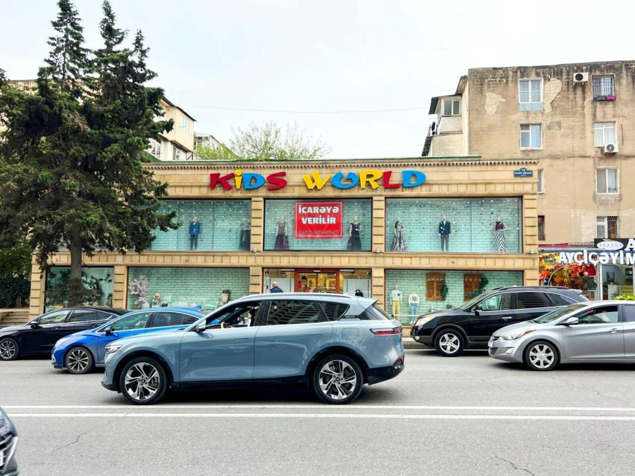 Kirayə verilir obyekt 390 m²