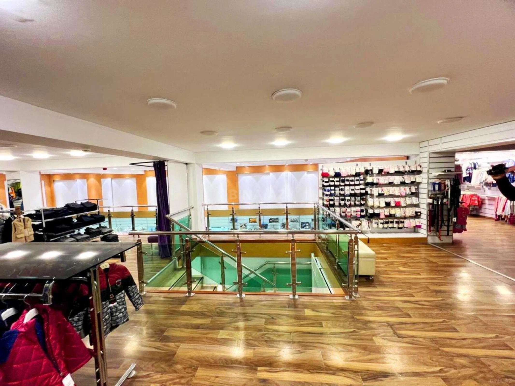 Kirayə verilir obyekt 390 m²