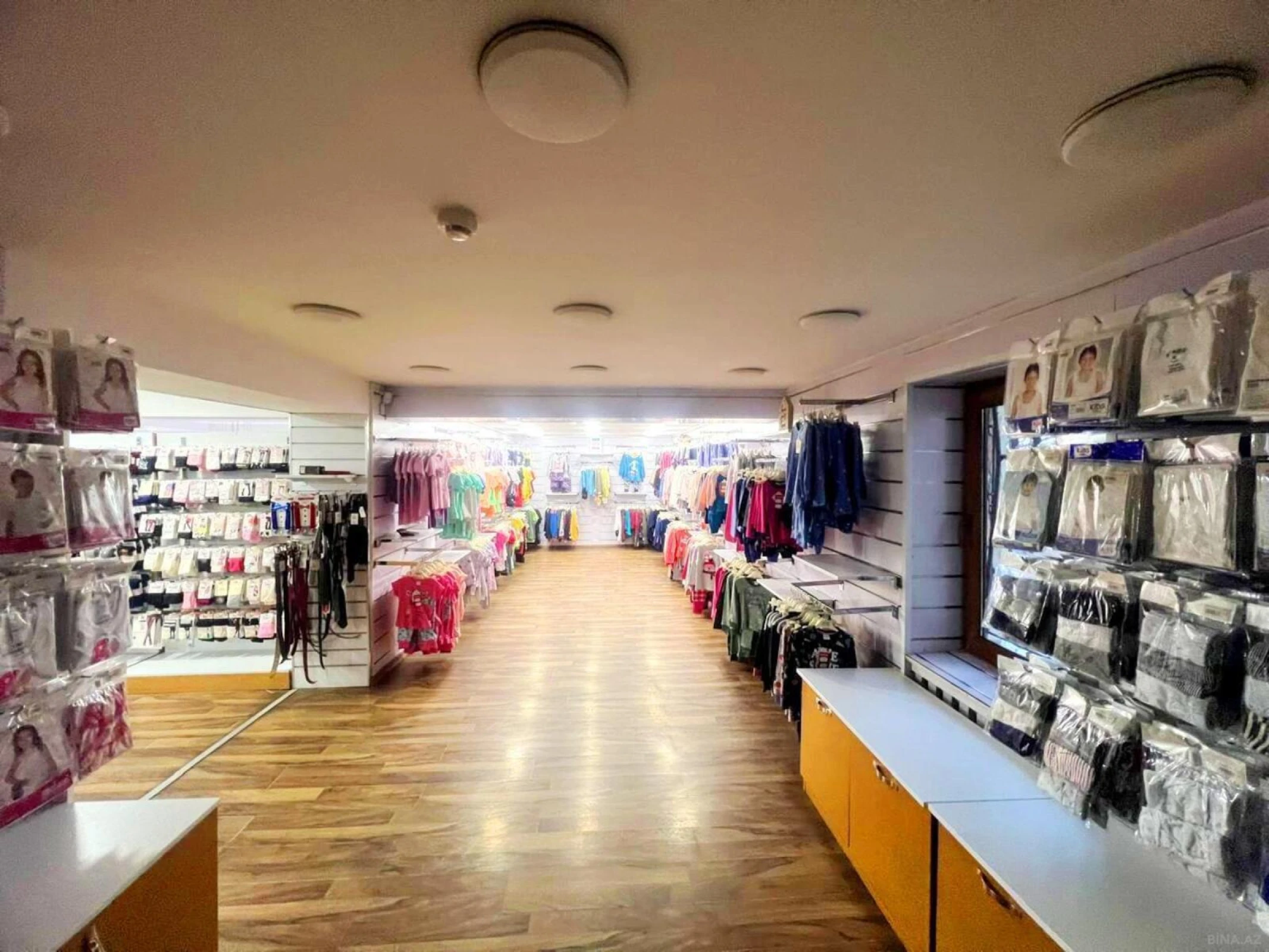 Kirayə verilir obyekt 390 m²