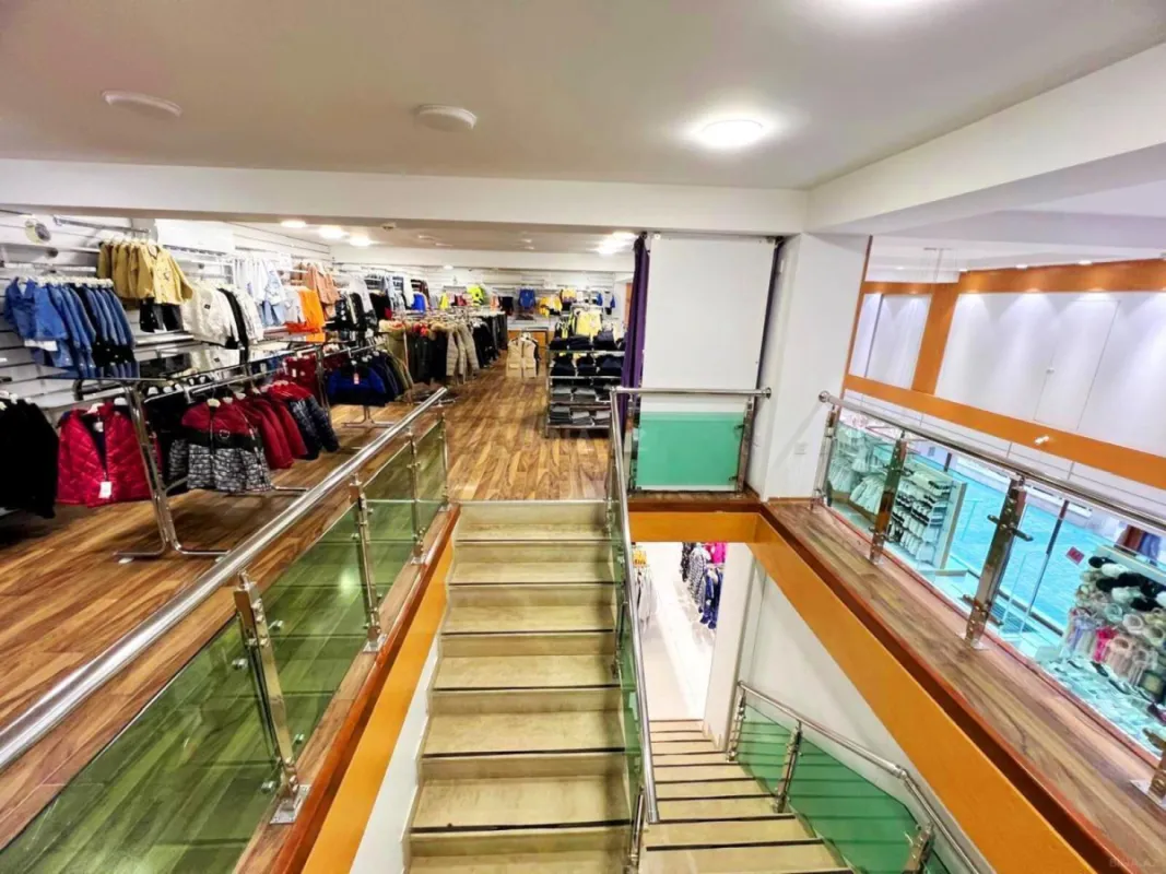 Kirayə verilir obyekt 390 m²