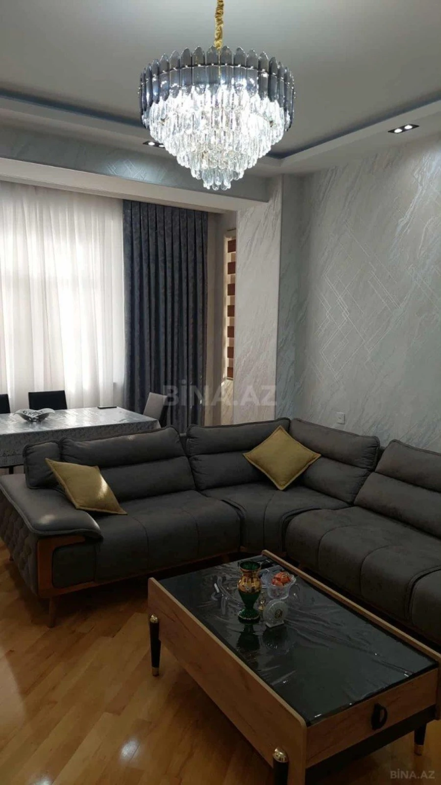 Satılır 3 otaqlı mənzil 118 m²