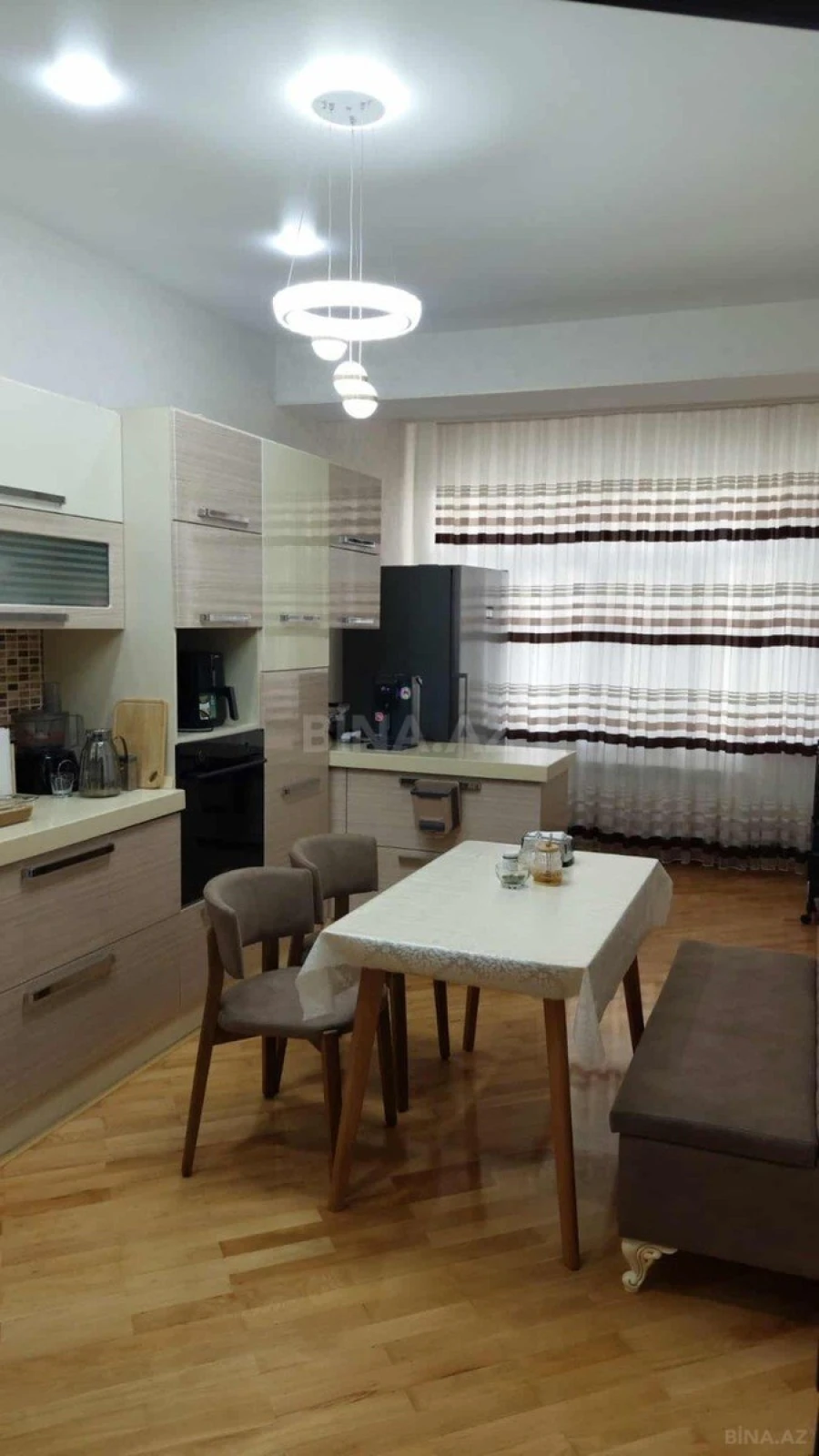 Satılır 3 otaqlı mənzil 118 m²