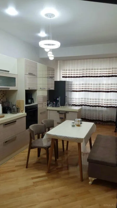 Satılır 3 otaqlı mənzil 118 m²