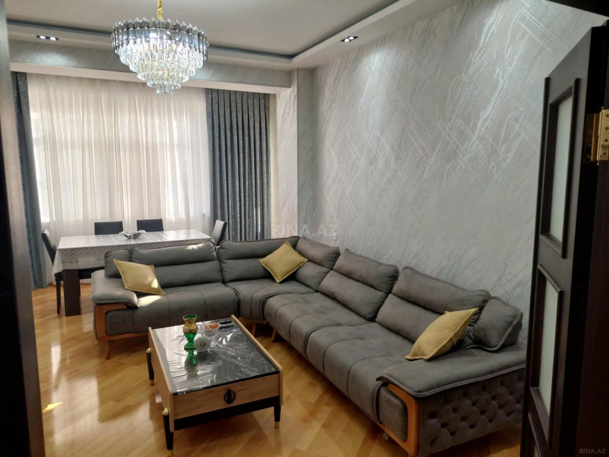 Satılır 3 otaqlı mənzil 118 m²
