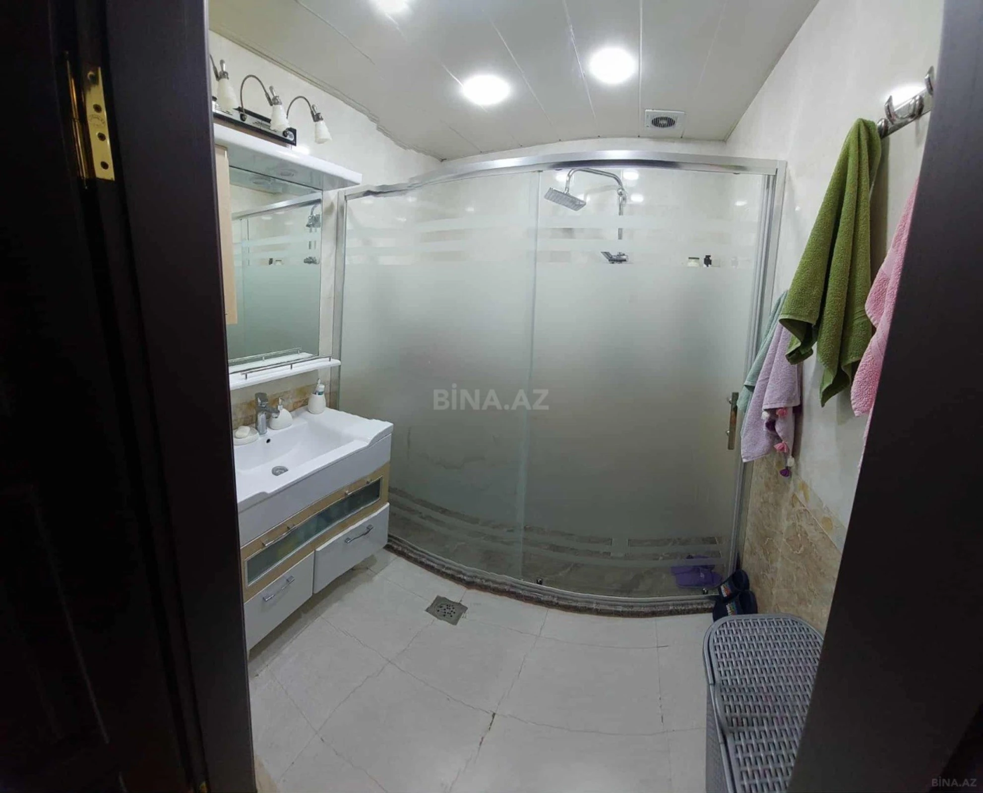 Satılır 3 otaqlı mənzil 118 m²