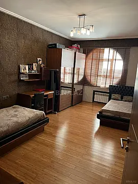 Satılır 4 otaqlı mənzil 200 m²