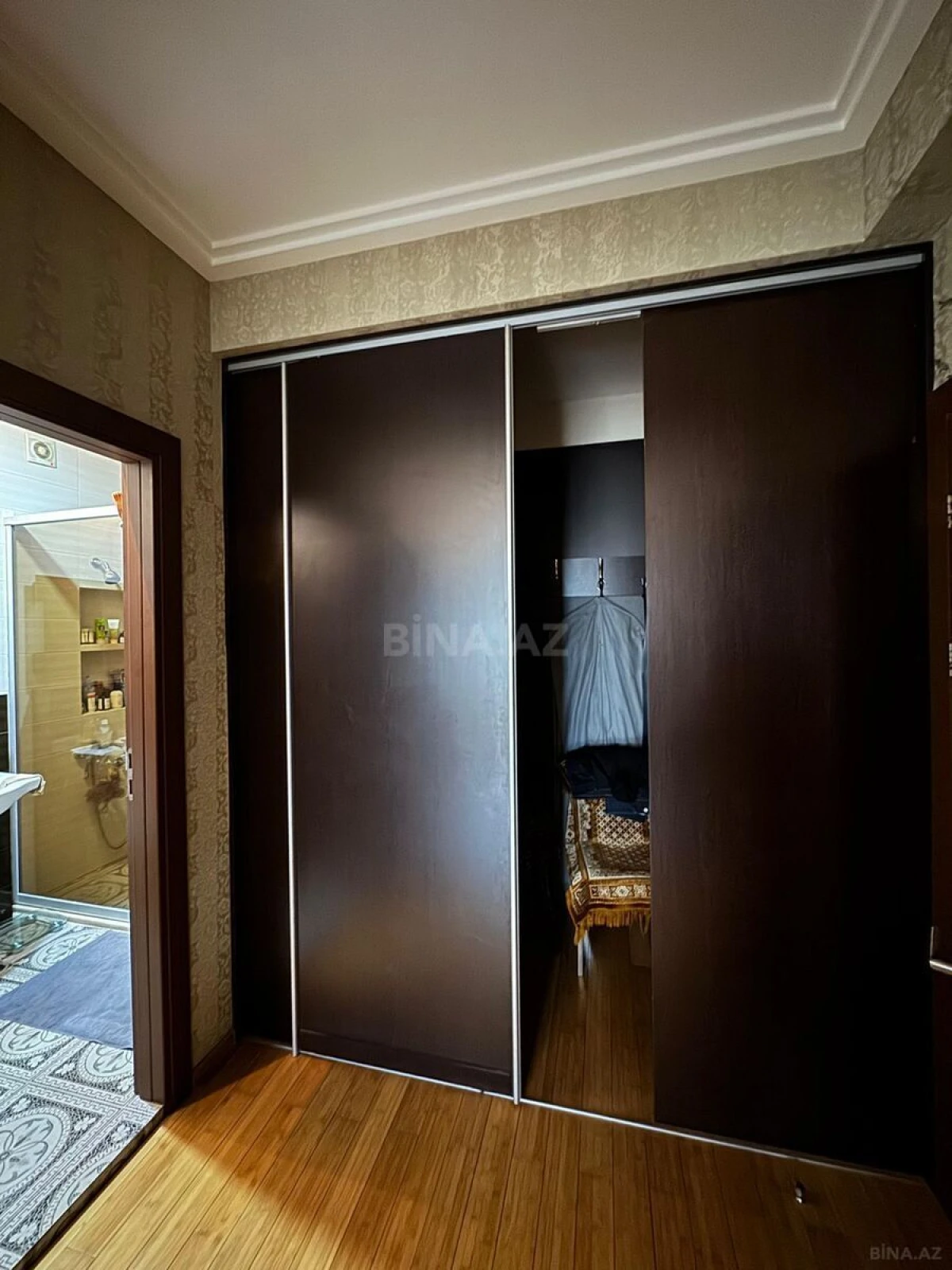 Satılır 4 otaqlı mənzil 200 m²