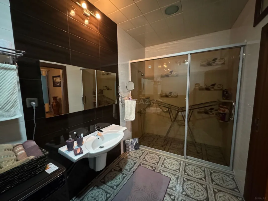 Satılır 4 otaqlı mənzil 200 m²