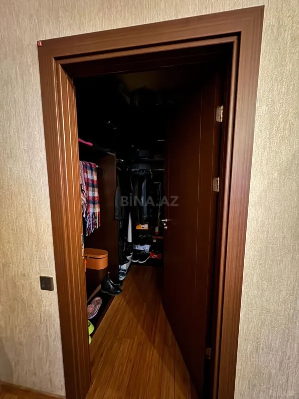 Satılır 4 otaqlı mənzil 200 m²