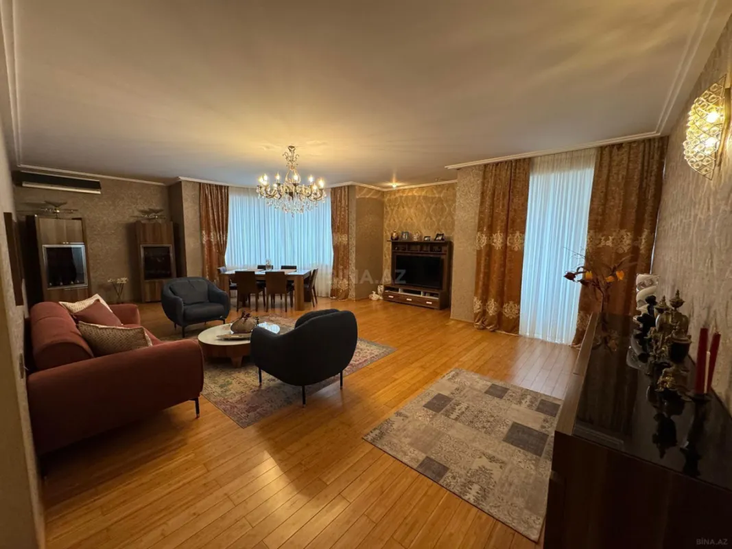 Satılır 4 otaqlı mənzil 200 m²