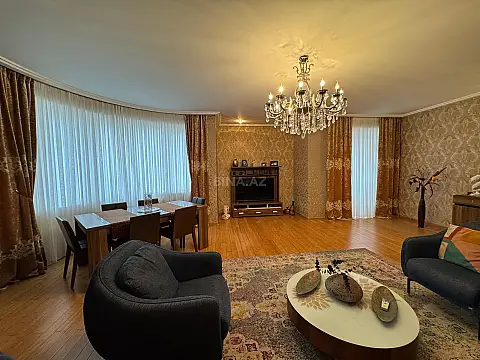 Satılır 4 otaqlı mənzil 200 m²