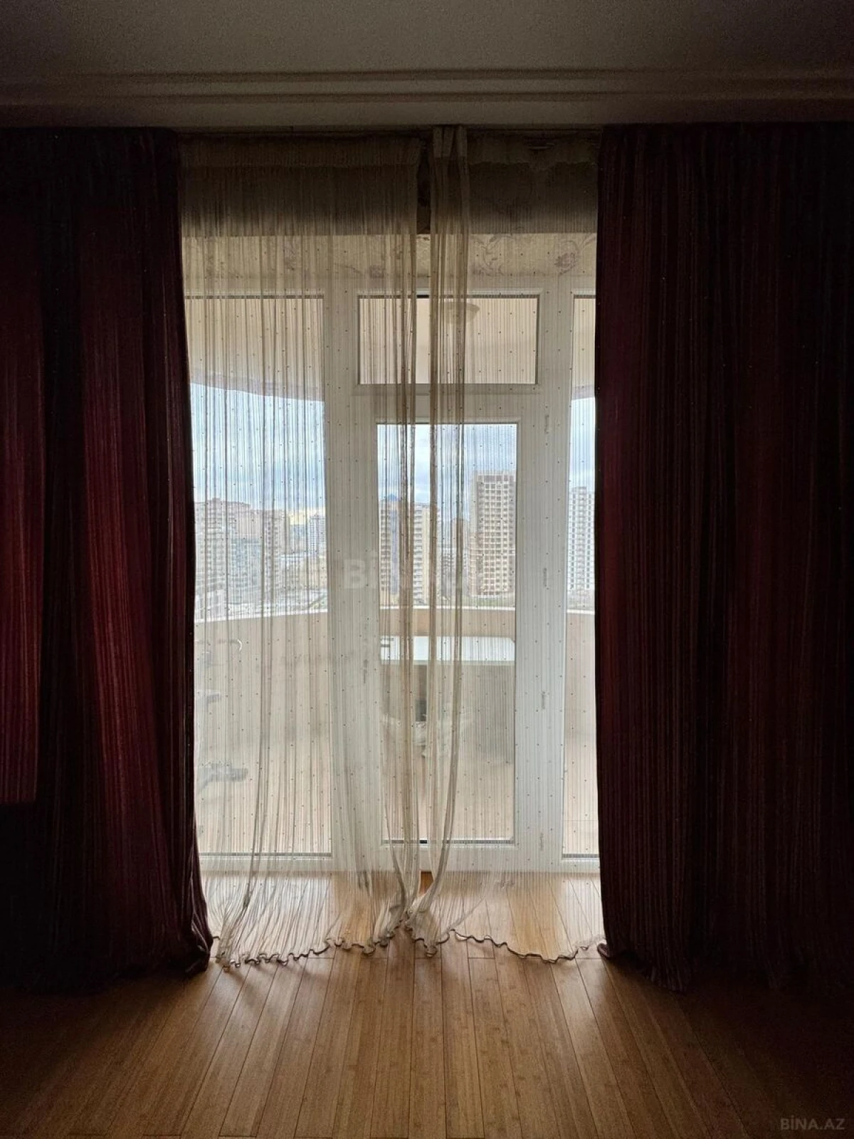 Satılır 4 otaqlı mənzil 200 m²