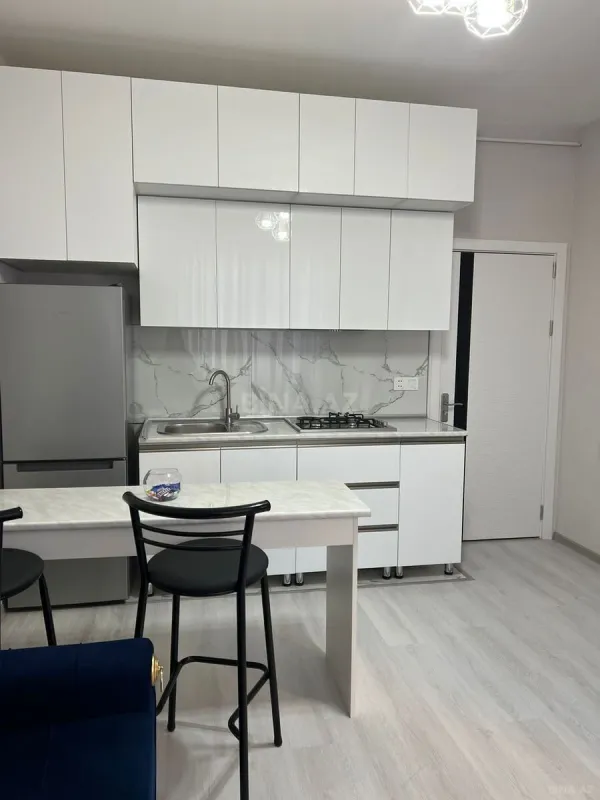 Kirayə verilir 2 otaqlı mənzil 60 m²