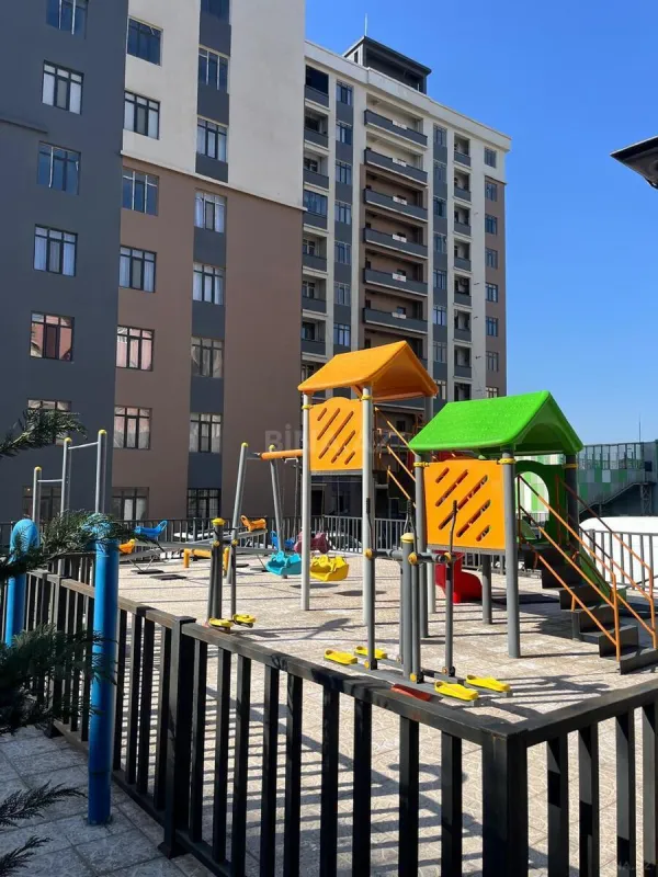 Satılır 3 otaqlı mənzil 93 m²