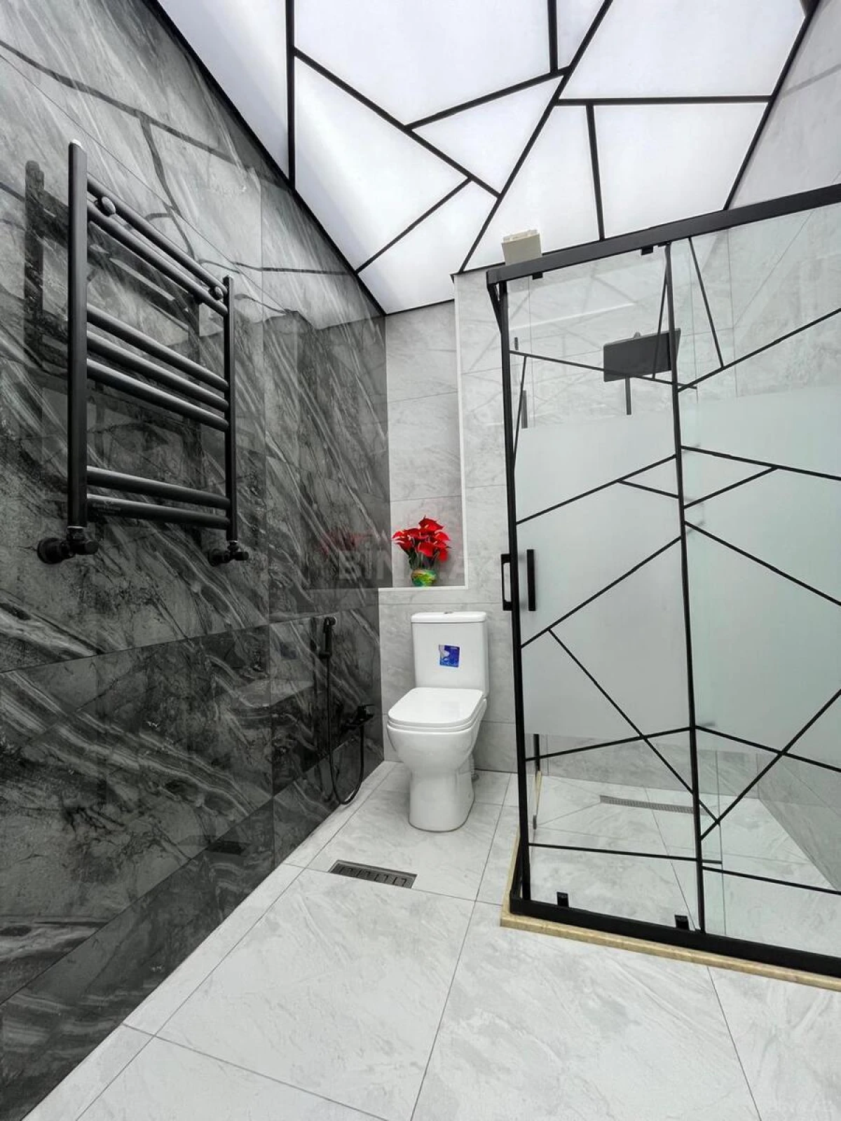 Satılır 3 otaqlı mənzil 93 m²