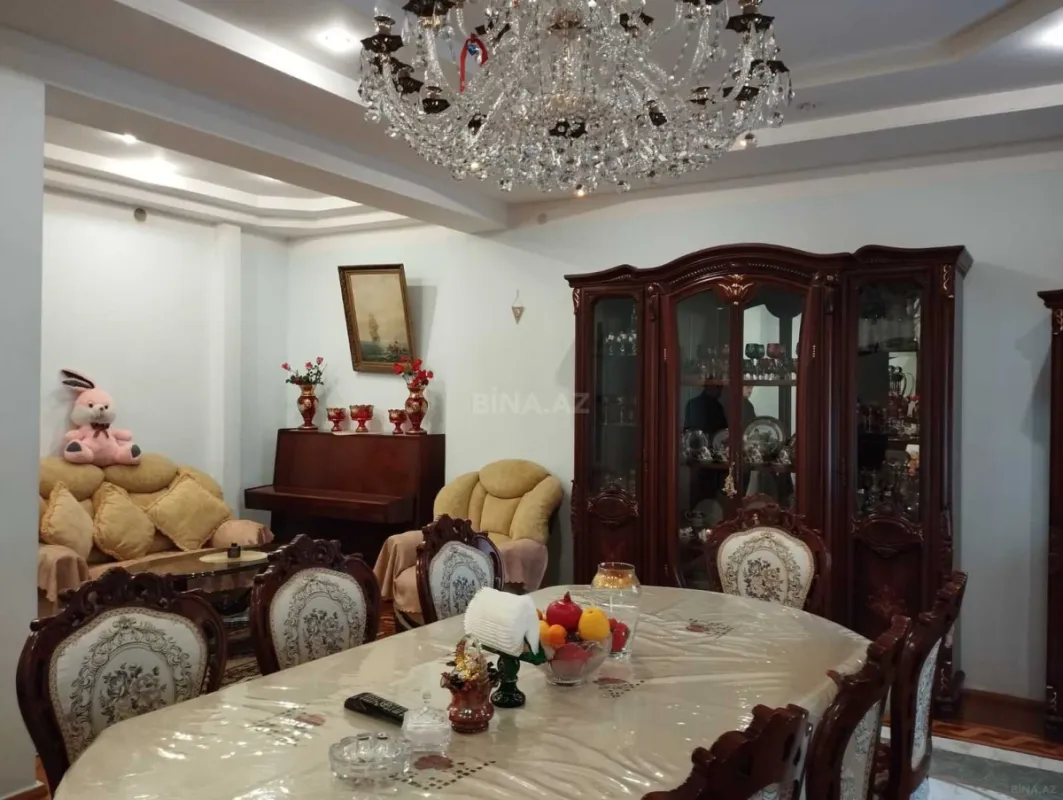 Satılır 4 otaqlı mənzil 140 m²