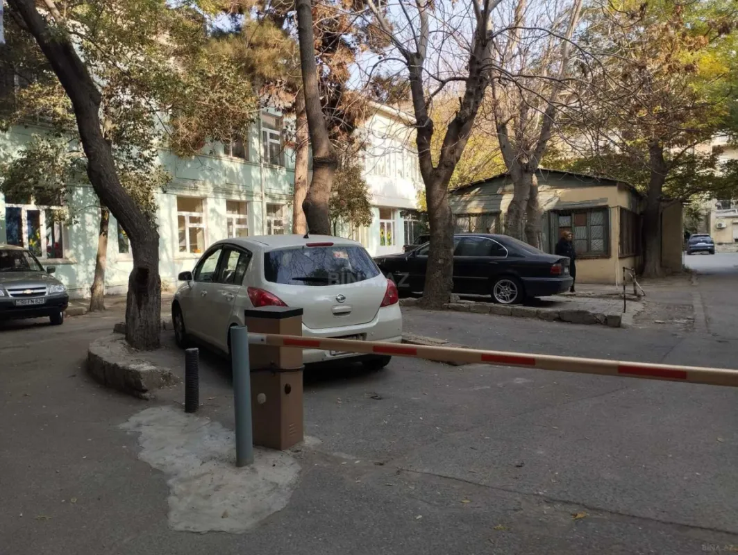 Satılır 4 otaqlı mənzil 140 m²