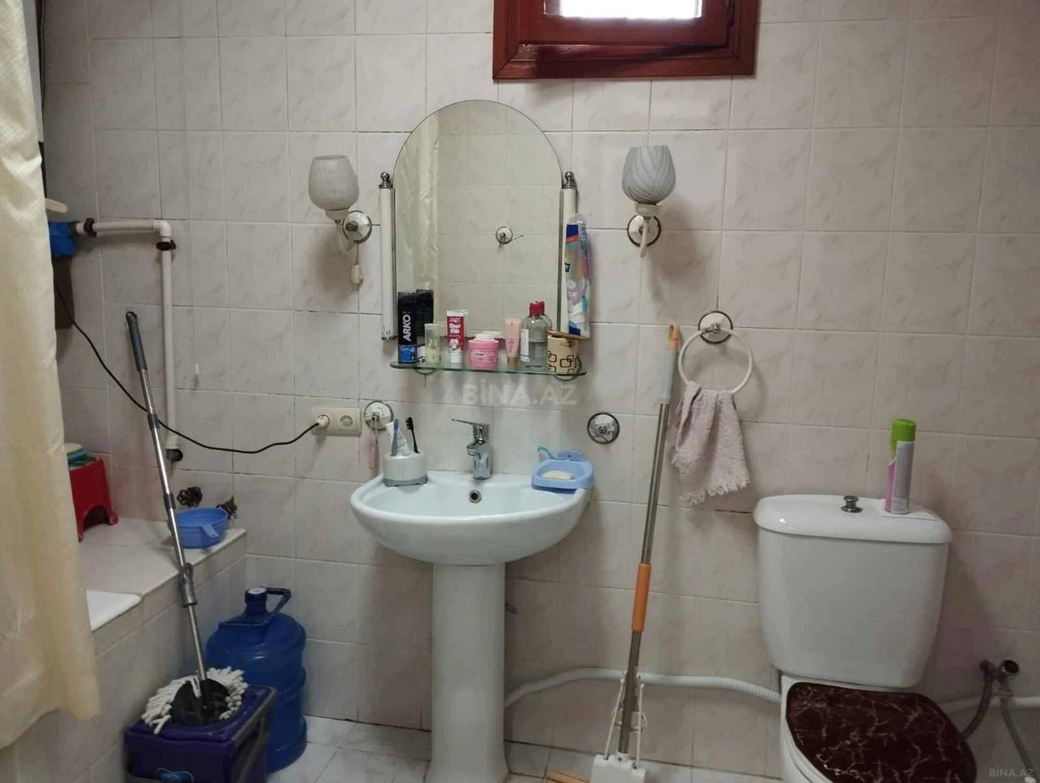 Satılır 4 otaqlı mənzil 140 m²