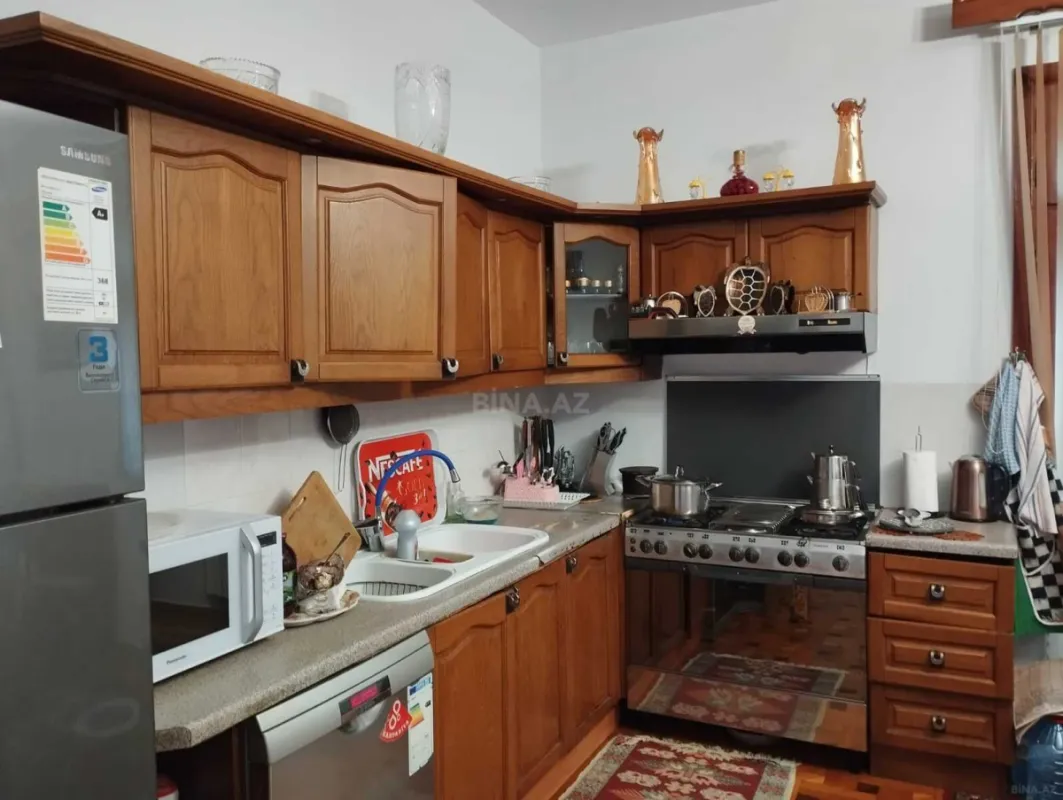 Satılır 4 otaqlı mənzil 140 m²