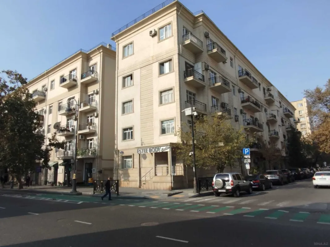 Satılır 4 otaqlı mənzil 140 m²