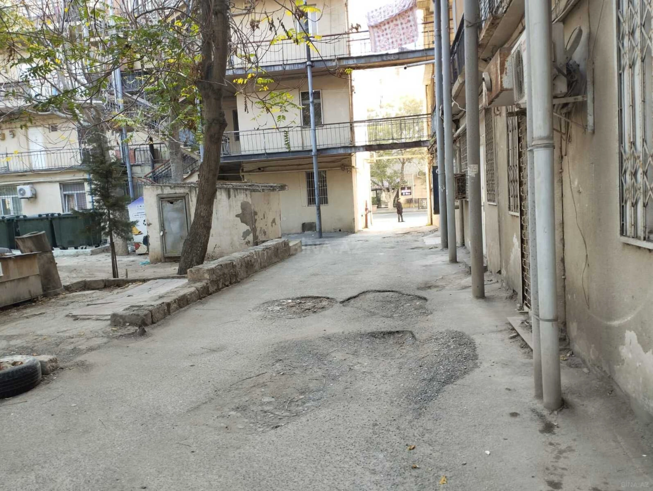 Satılır 4 otaqlı mənzil 140 m²