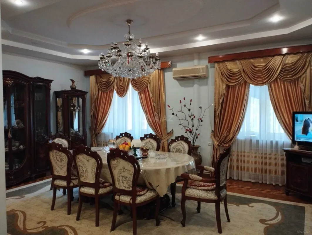 Satılır 4 otaqlı mənzil 140 m²