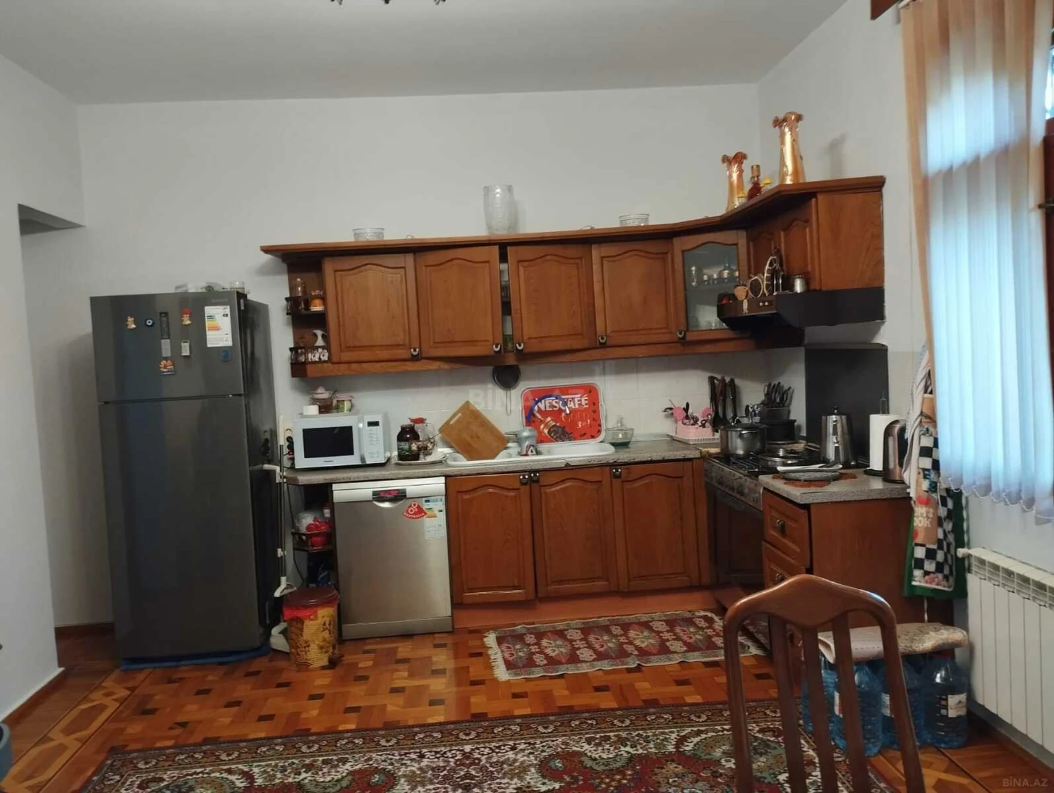 Satılır 4 otaqlı mənzil 140 m²