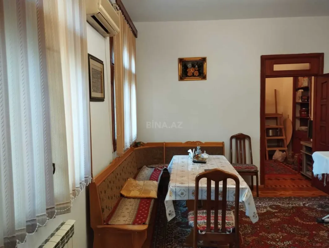 Satılır 4 otaqlı mənzil 140 m²