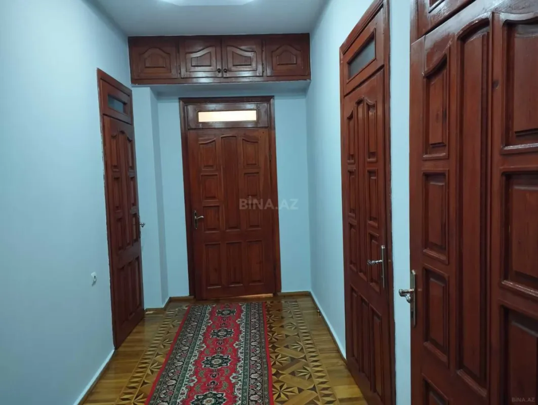 Satılır 4 otaqlı mənzil 140 m²