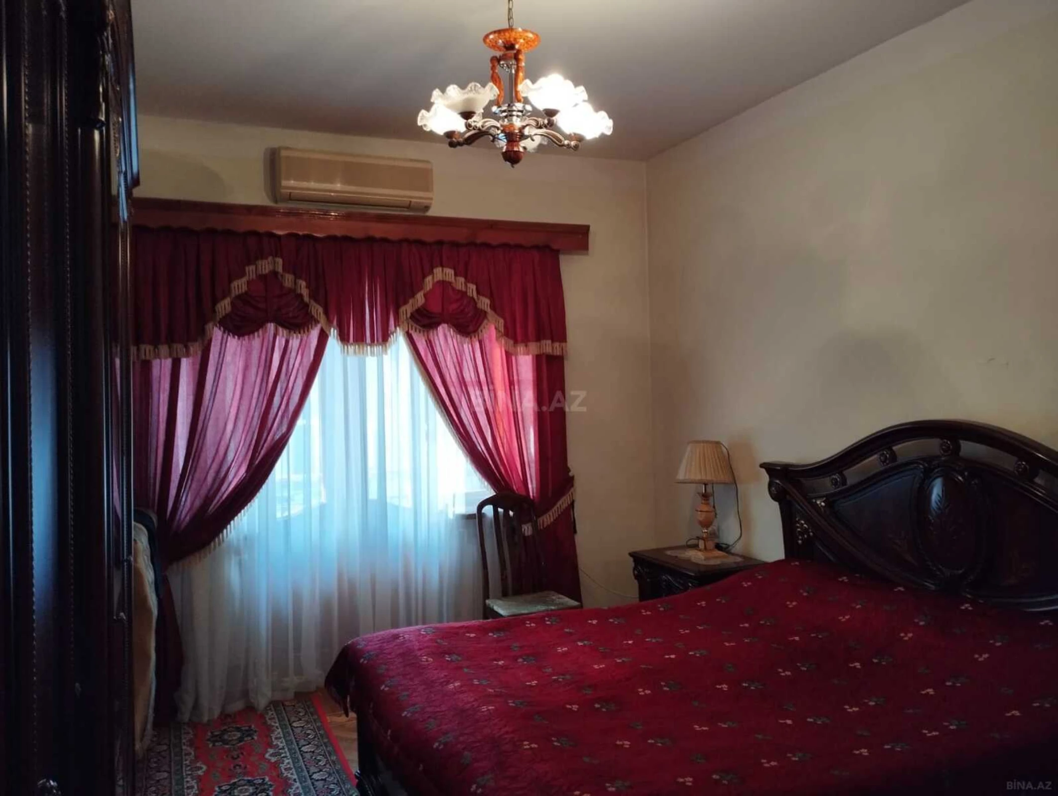 Satılır 4 otaqlı mənzil 140 m²