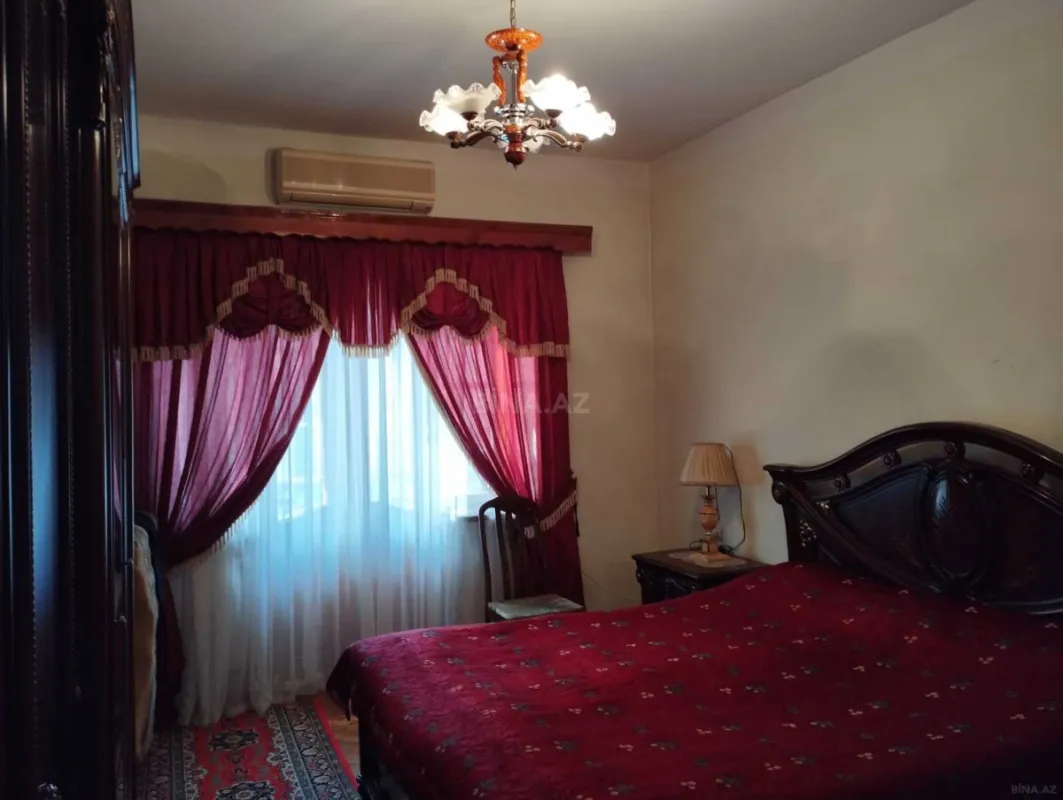 Satılır 4 otaqlı mənzil 140 m²