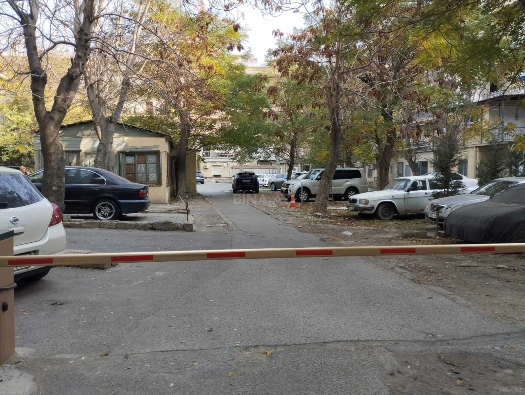 Satılır 4 otaqlı mənzil 140 m²