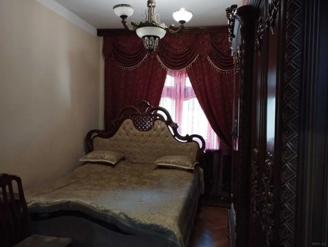 Satılır 4 otaqlı mənzil 140 m²