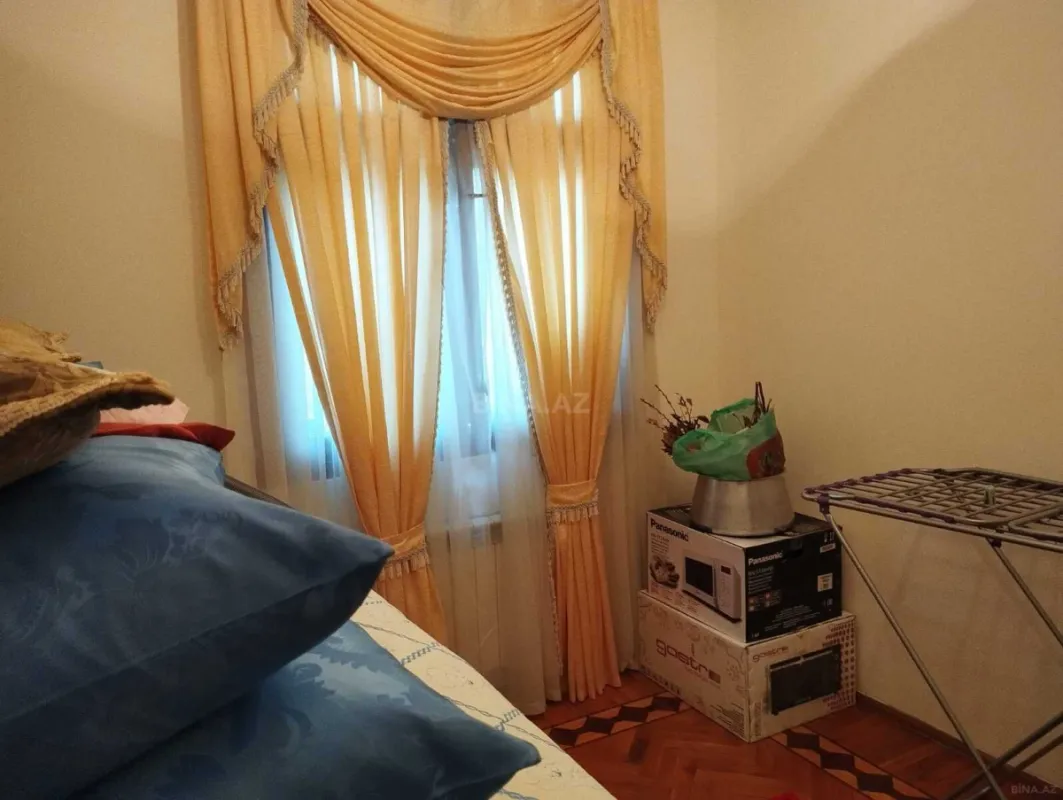 Satılır 4 otaqlı mənzil 140 m²