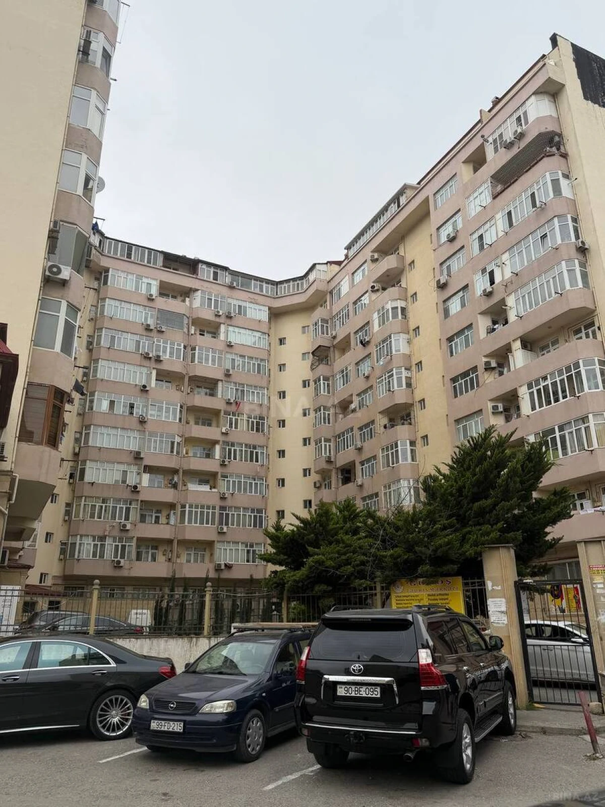 Satılır 3 otaqlı mənzil 113 m²