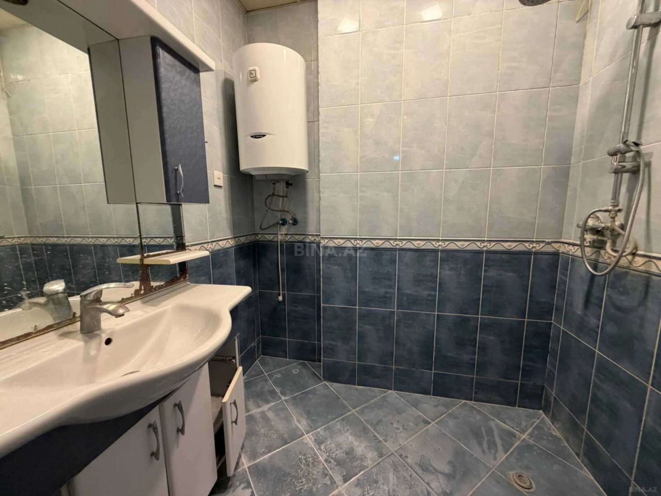 Satılır 3 otaqlı mənzil 113 m²
