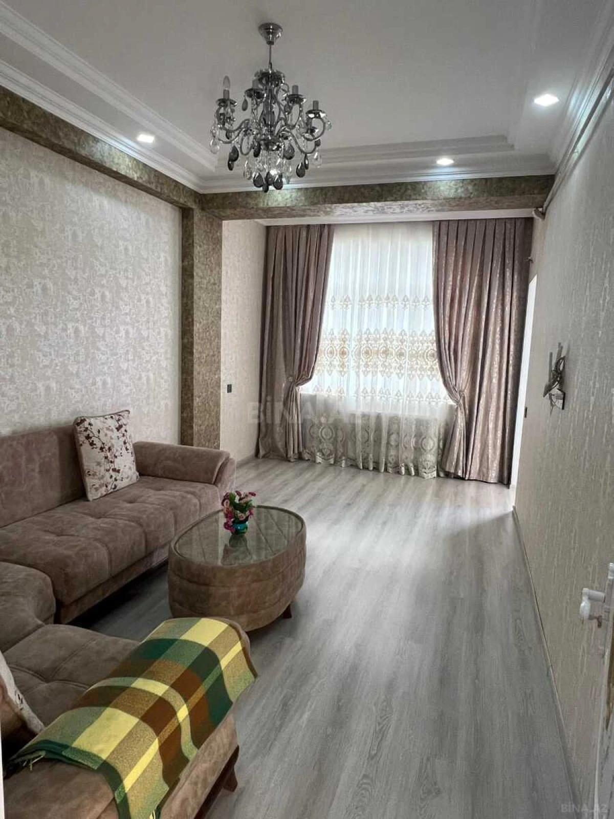 Kirayə verilir 2 otaqlı mənzil 67 m²