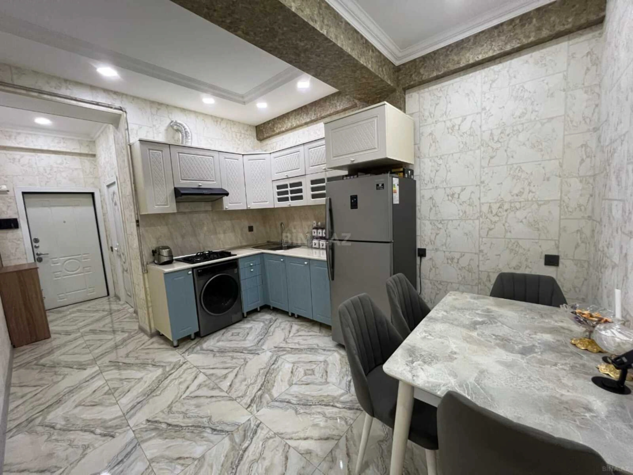 Kirayə verilir 2 otaqlı mənzil 67 m²