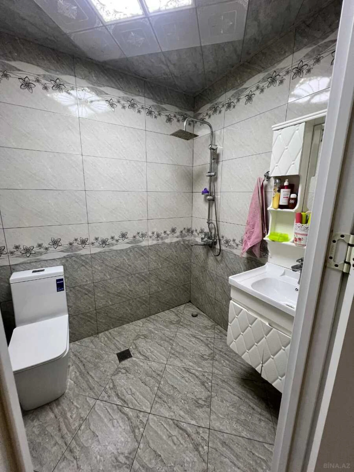 Kirayə verilir 2 otaqlı mənzil 67 m²