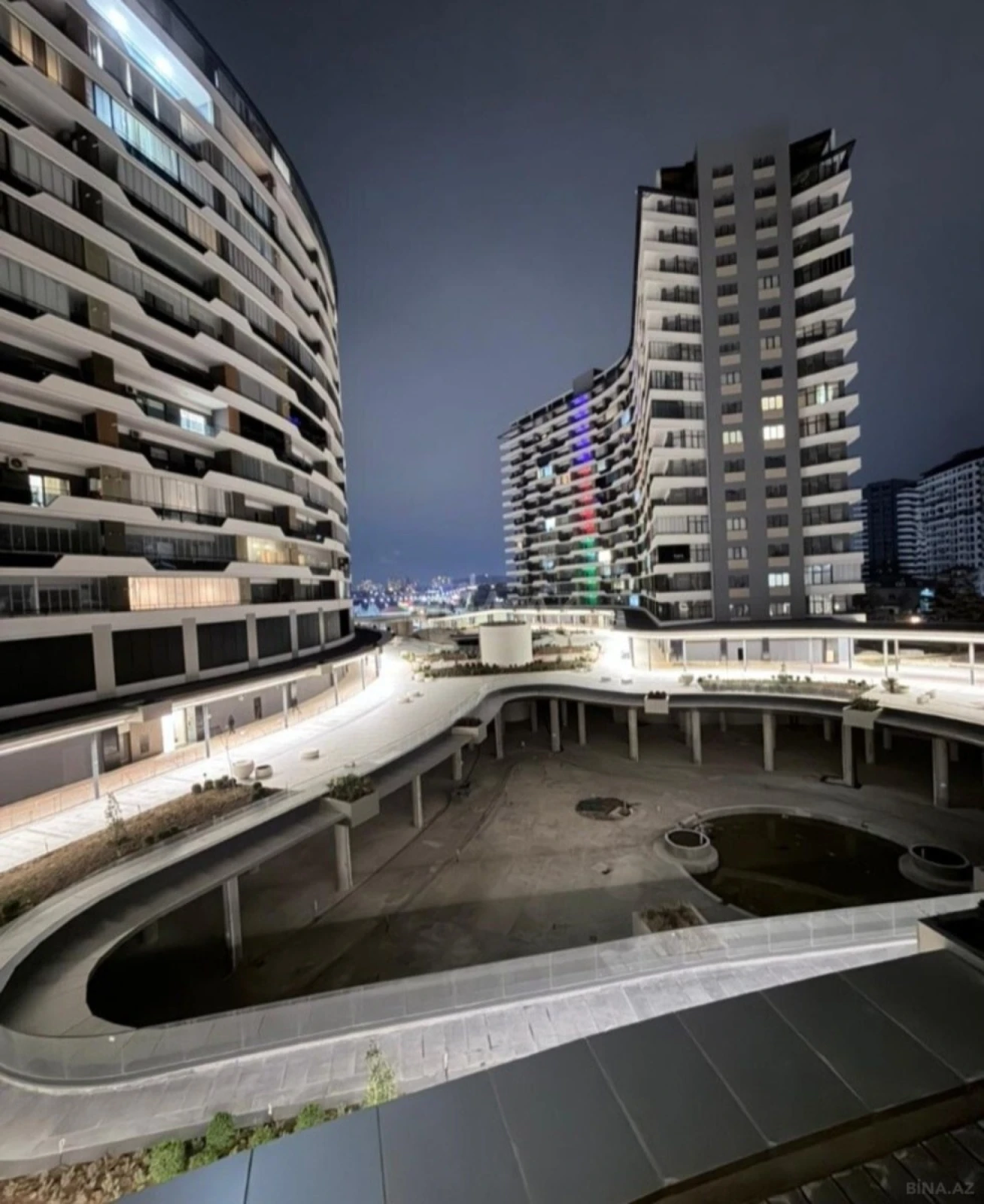 Satılır 3 otaqlı mənzil 112 m²