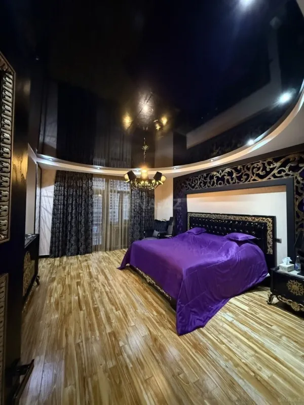 Satılır 4 otaqlı mənzil 247 m²