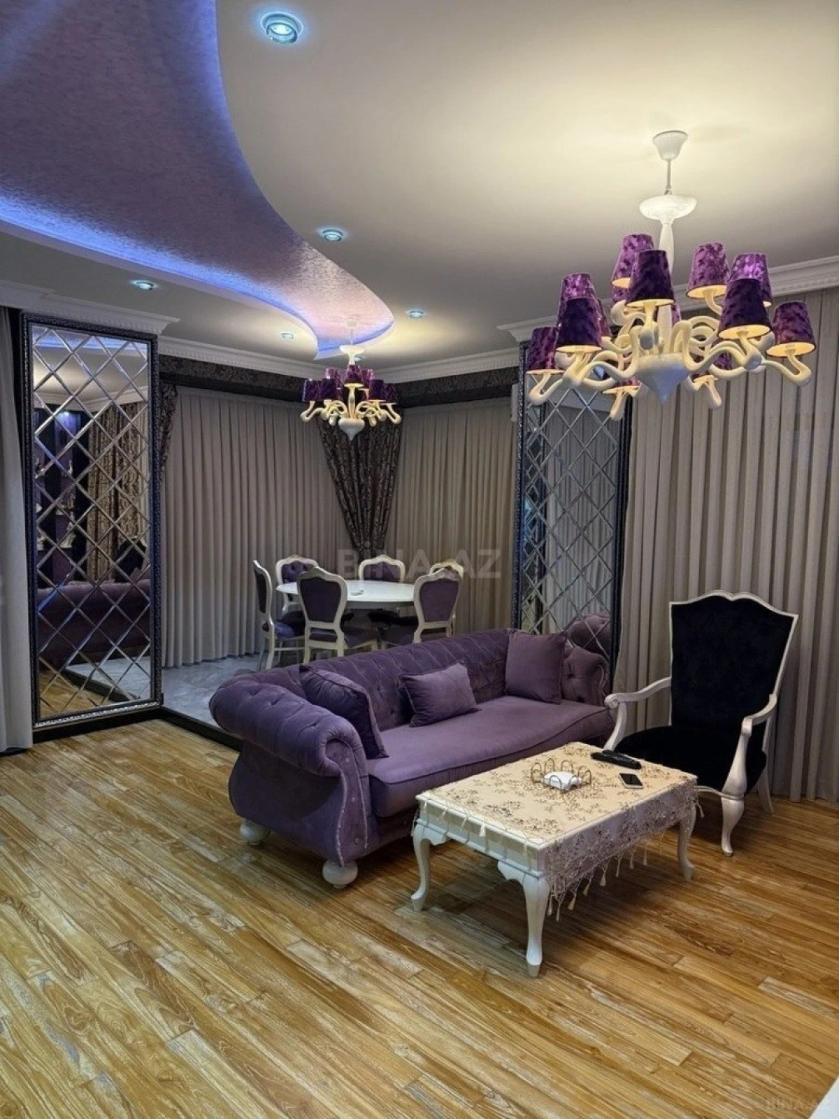 Satılır 4 otaqlı mənzil 247 m²
