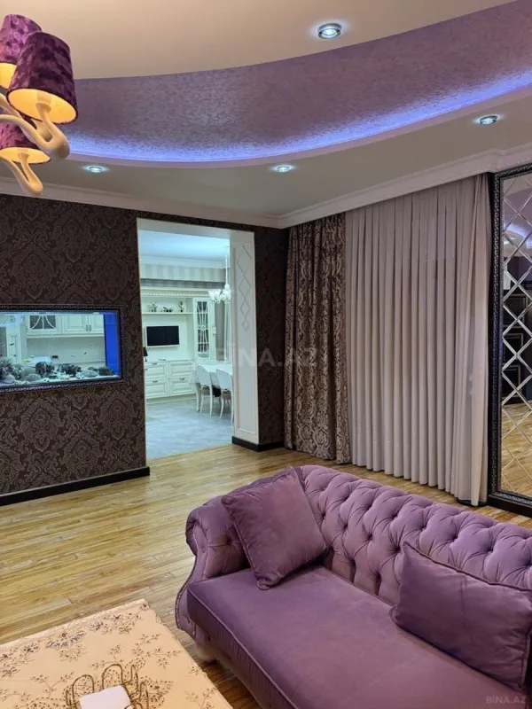 Satılır 4 otaqlı mənzil 247 m²
