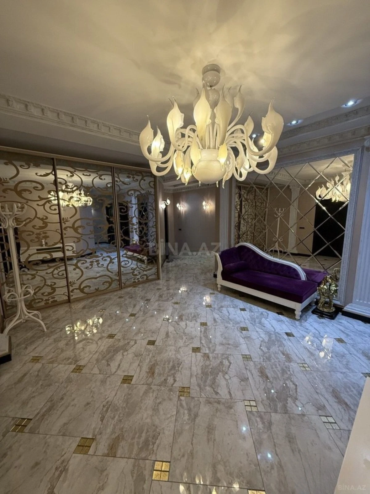 Satılır 4 otaqlı mənzil 247 m²