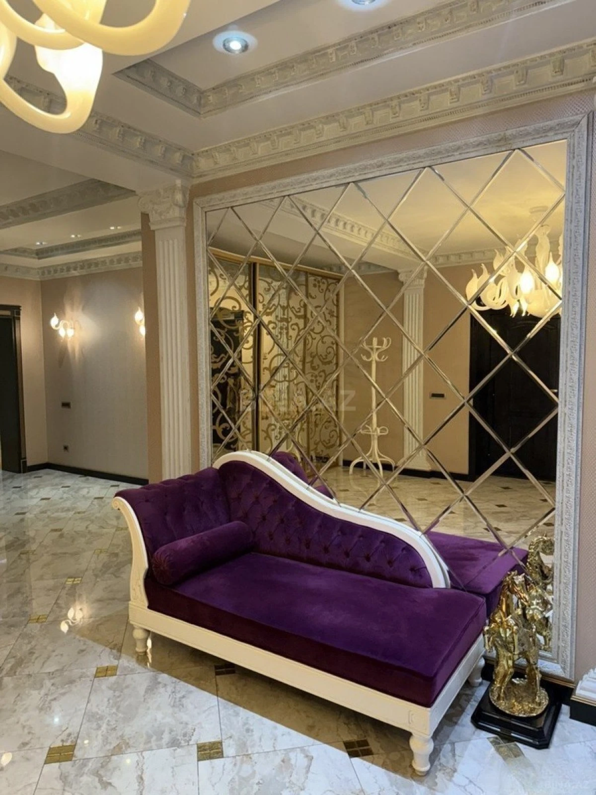 Satılır 4 otaqlı mənzil 247 m²