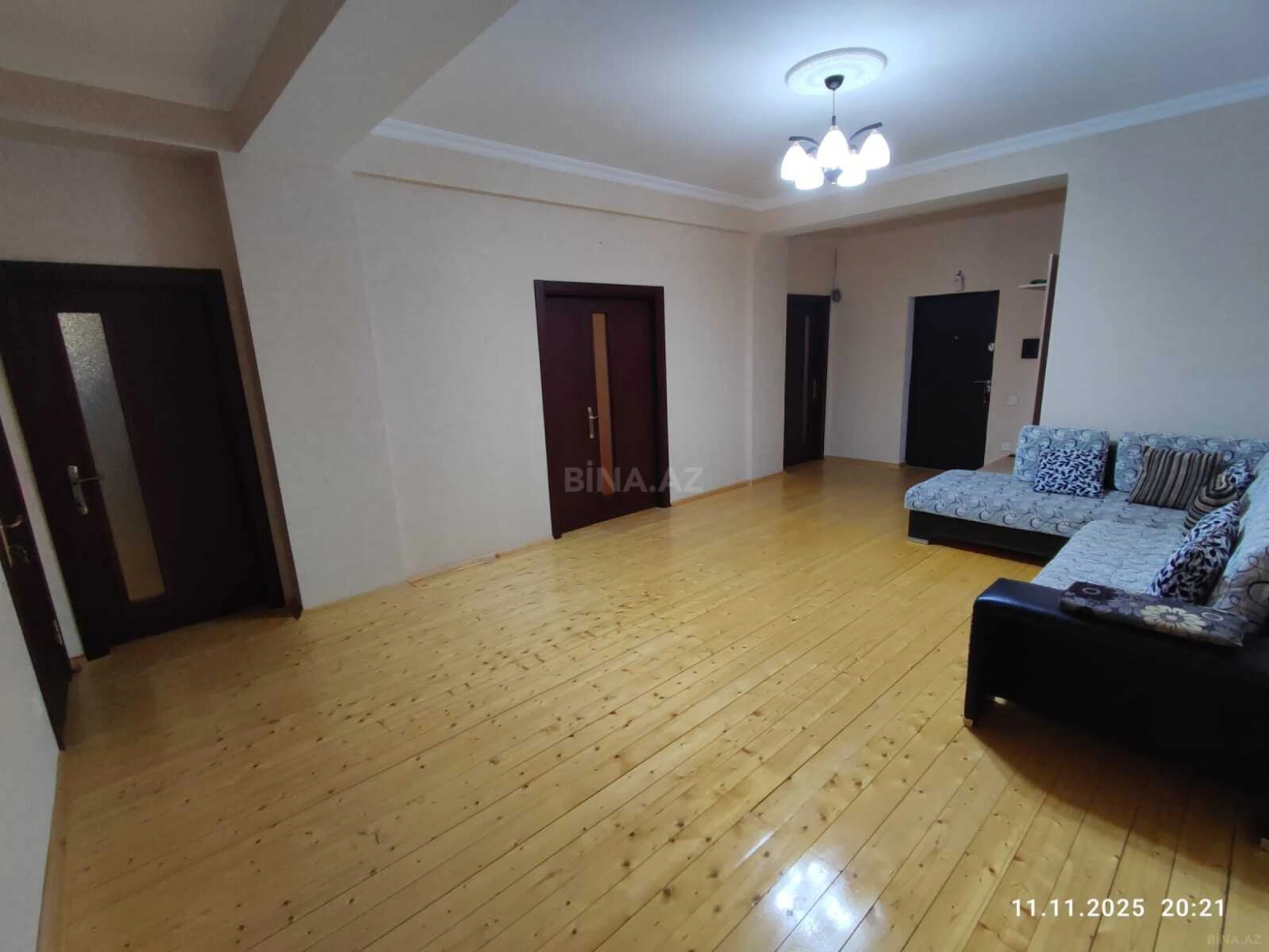 Kirayə verilir 4 otaqlı mənzil 135 m²
