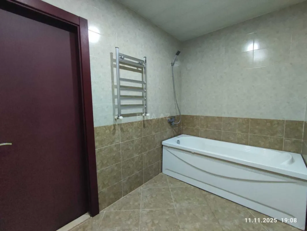 Kirayə verilir 4 otaqlı mənzil 135 m²